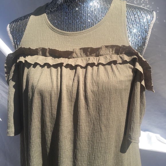 LC Lauren Conrad Ruffle Cold-Shoulder Dress - Picture 4 of 7